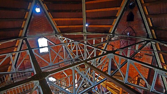 Blick in die Stahl-Konstruktion im Petri-Turm